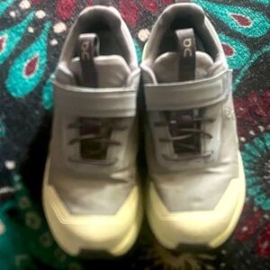 On Cloud Girls Shoes